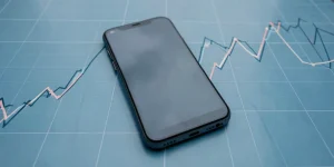 Hero illustration for the article “Researchers Find High Prices and Memory Shortages Boost Demand for Used iPhones in Japan”