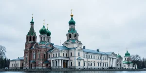 Hero illustration for the article “A Unique Tourist Route Launched in Russia Focusing on Historical Sites”
