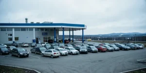 Иллюстрация к статье «В ЯНАО из-за дефицита бензина выросли очереди на АЗС»